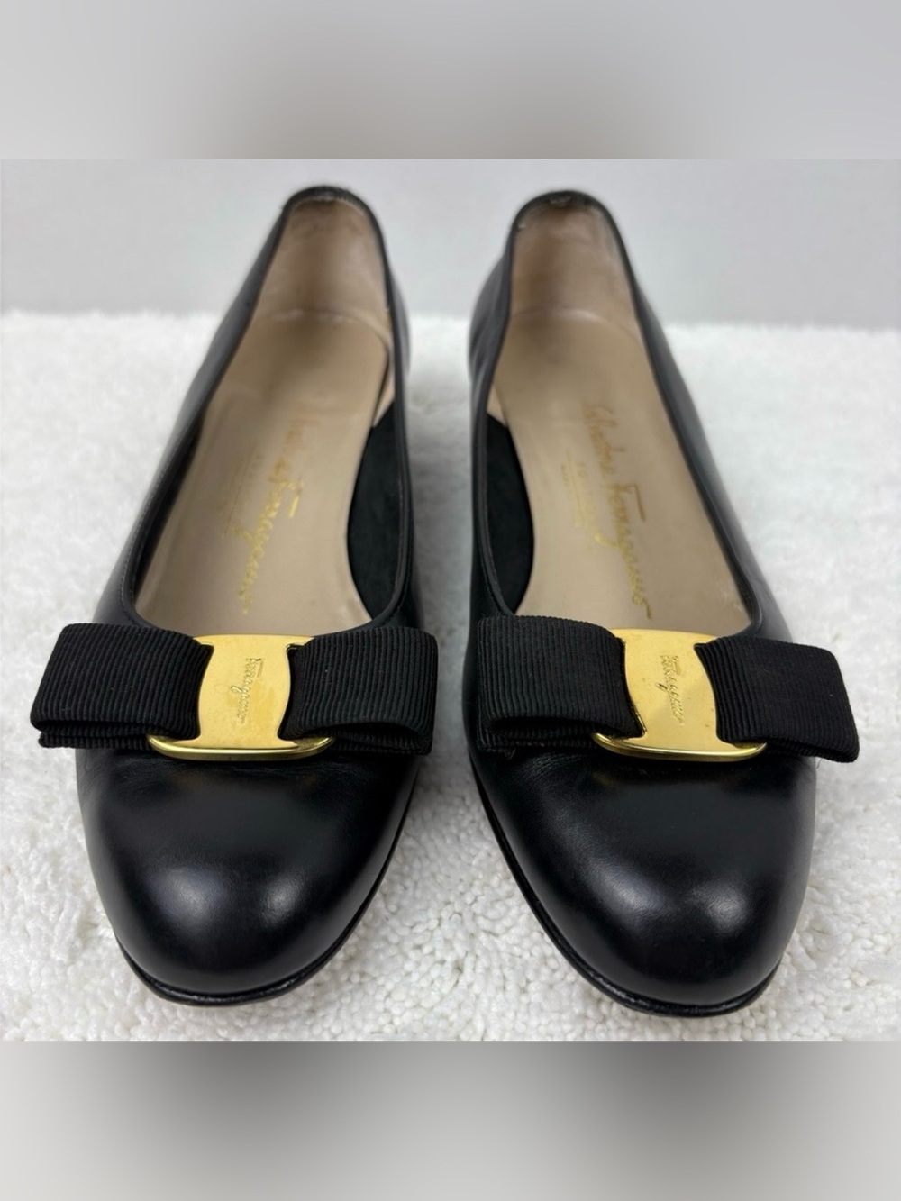 Salvatore Ferrangamo Vara Black Leather Pumps with Low Heel and Bow on Toe